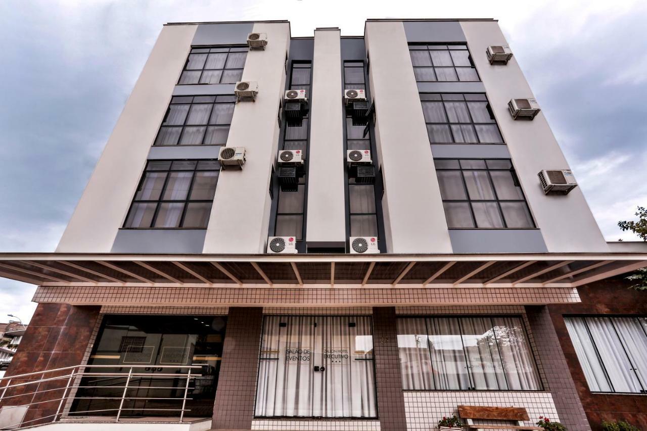 Zallon Hotel Executivo Lajeado  Bagian luar foto